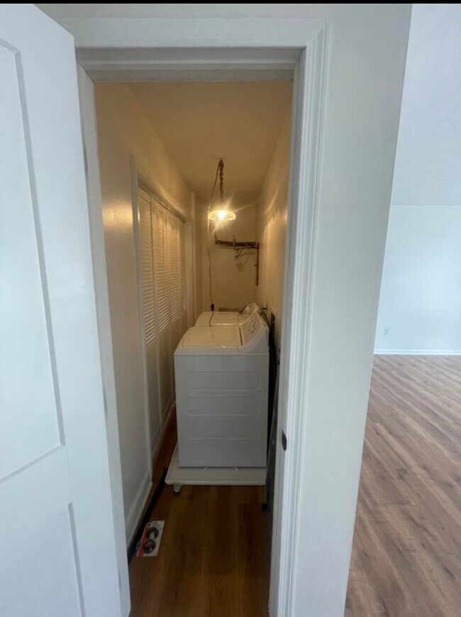 Building Photo - 100 Warren Cir