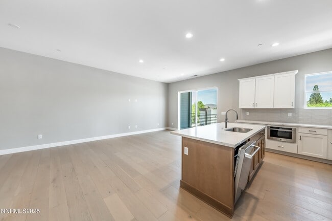 Building Photo - 1513 Golf Club Dr