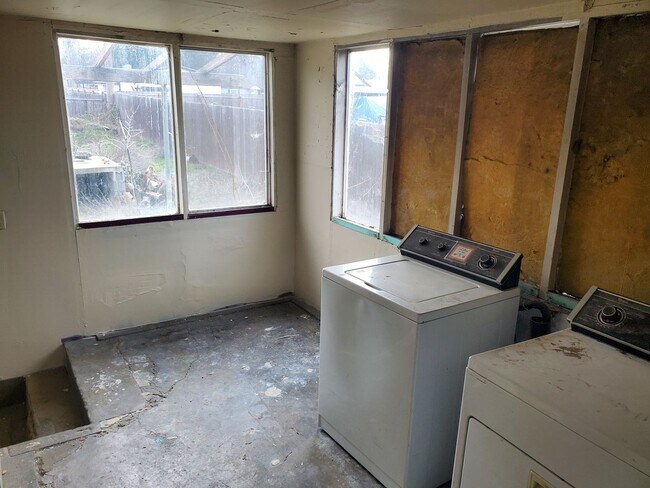 Building Photo - Spacious 2 BR/ 1BA Spokane Valley Home