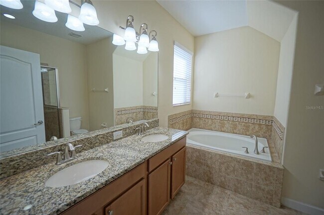 Building Photo - 2822 Lantern Hill Ave