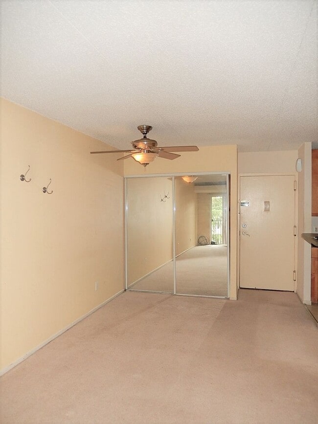 Building Photo - Charming 1 Bedroom 1 Bathroom Condo In Much Sought After EOS-21