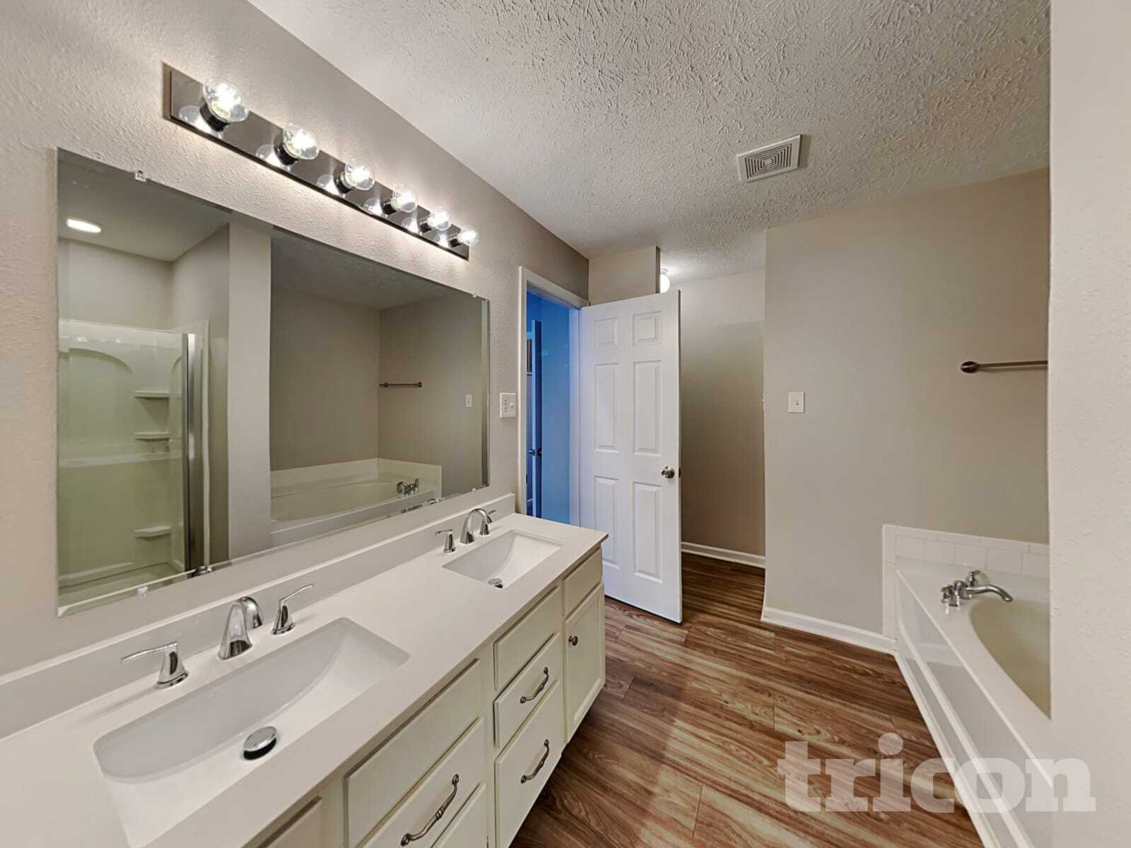 Building Photo - 1024 Tradewinds Dr