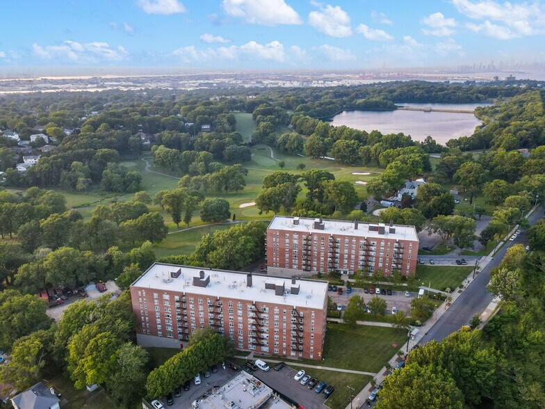 Silver Lake Apartments 937 Victory Blvd Staten Island NY 10301 Apartment Finder