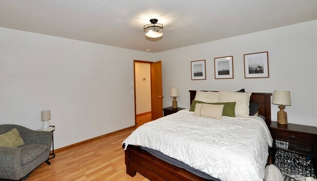 Building Photo - Hayden Rancher with RV parking