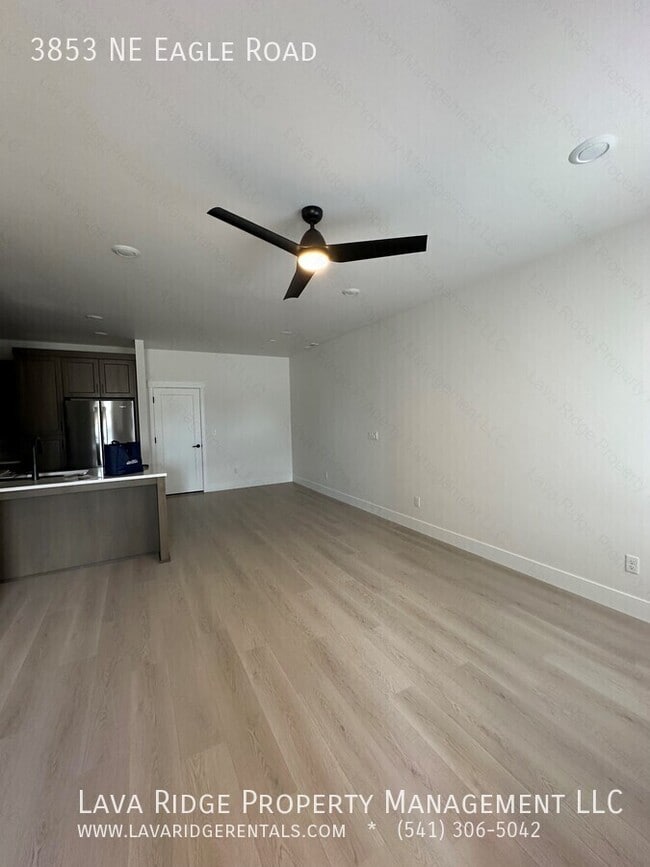 Building Photo - 3853 NE Eagle Rd