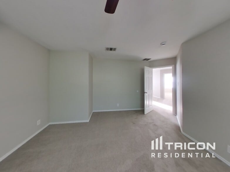 Building Photo - 715 Celosia