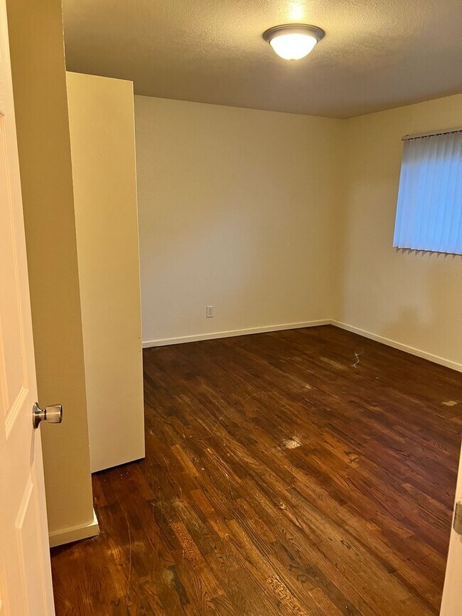 Building Photo - Government Way Triplex