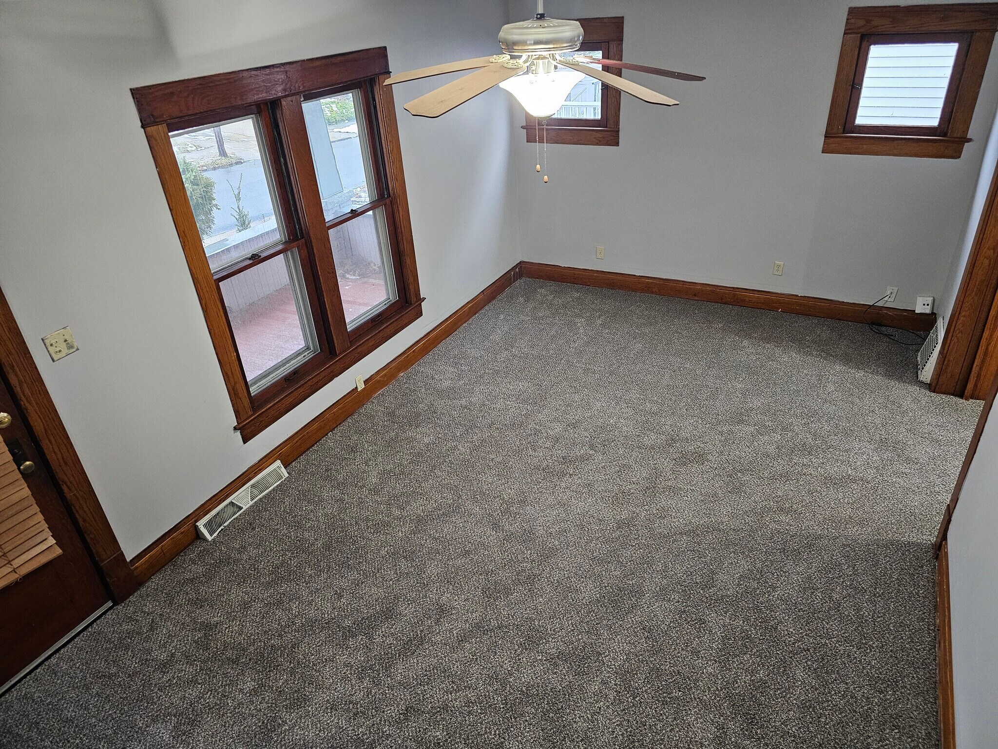 Building Photo - 1098 Big Falls Ave