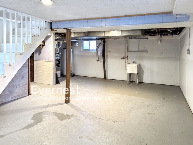 Building Photo - 3216 Elderwood Dr