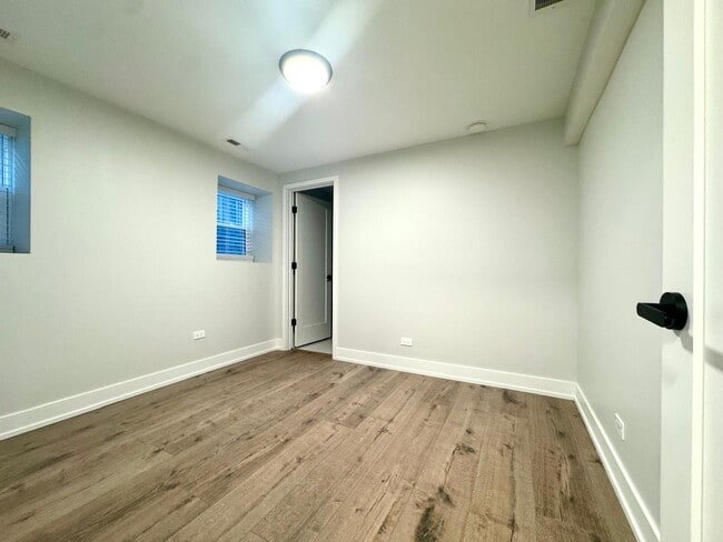 Building Photo - 1709 N Maplewood Ave