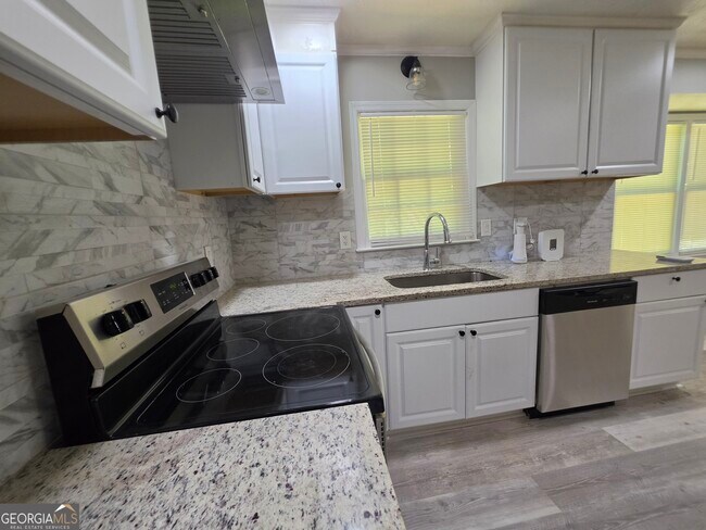 Building Photo - 586 Ridge Ave