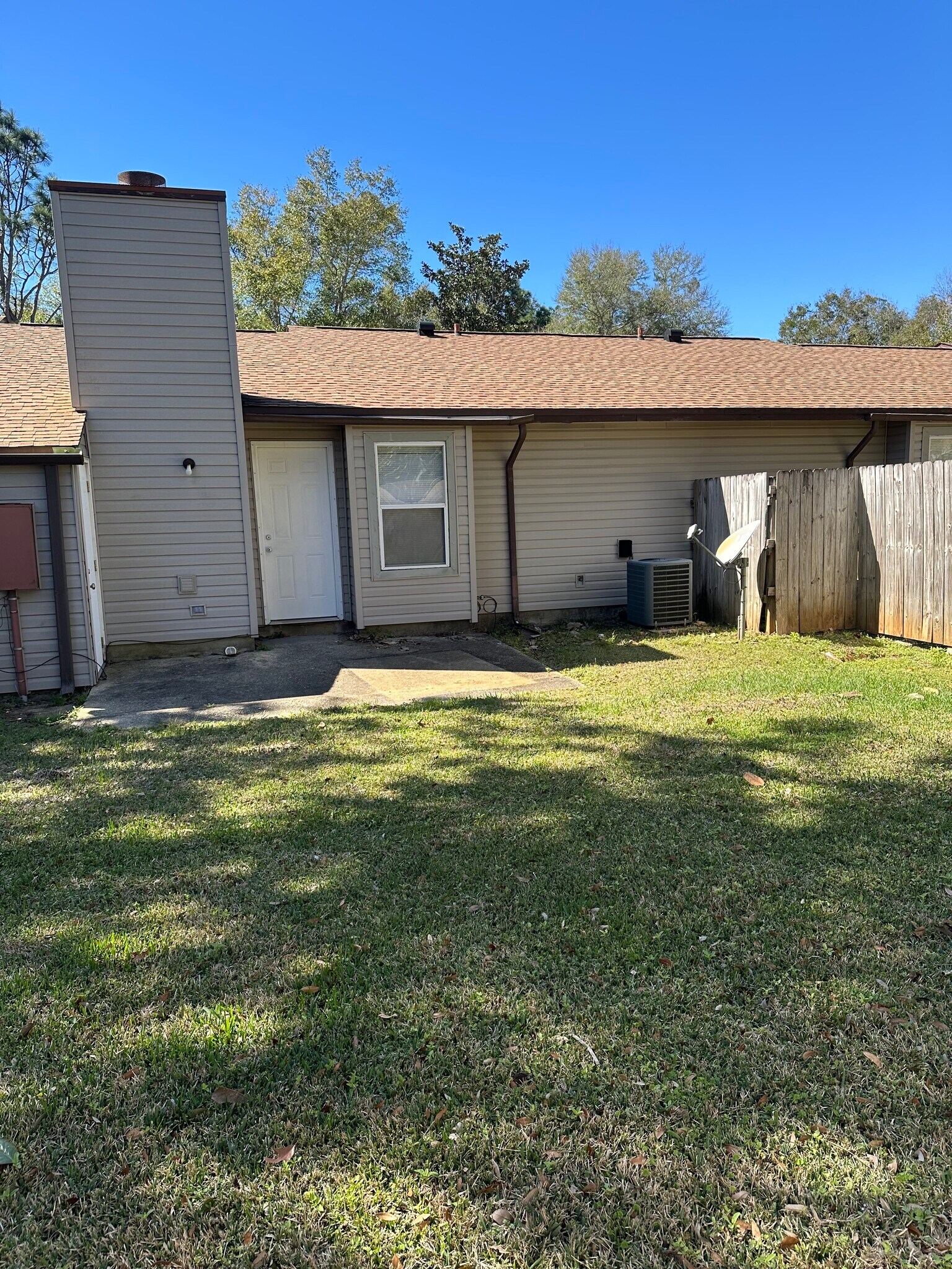 Building Photo - 11620 Chemstrand Rd