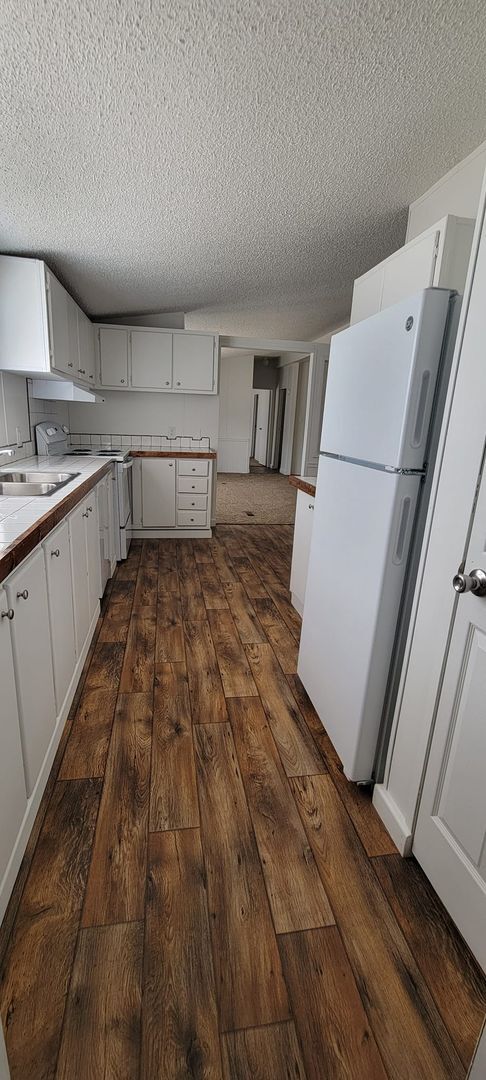 Building Photo - Ready to Move in
