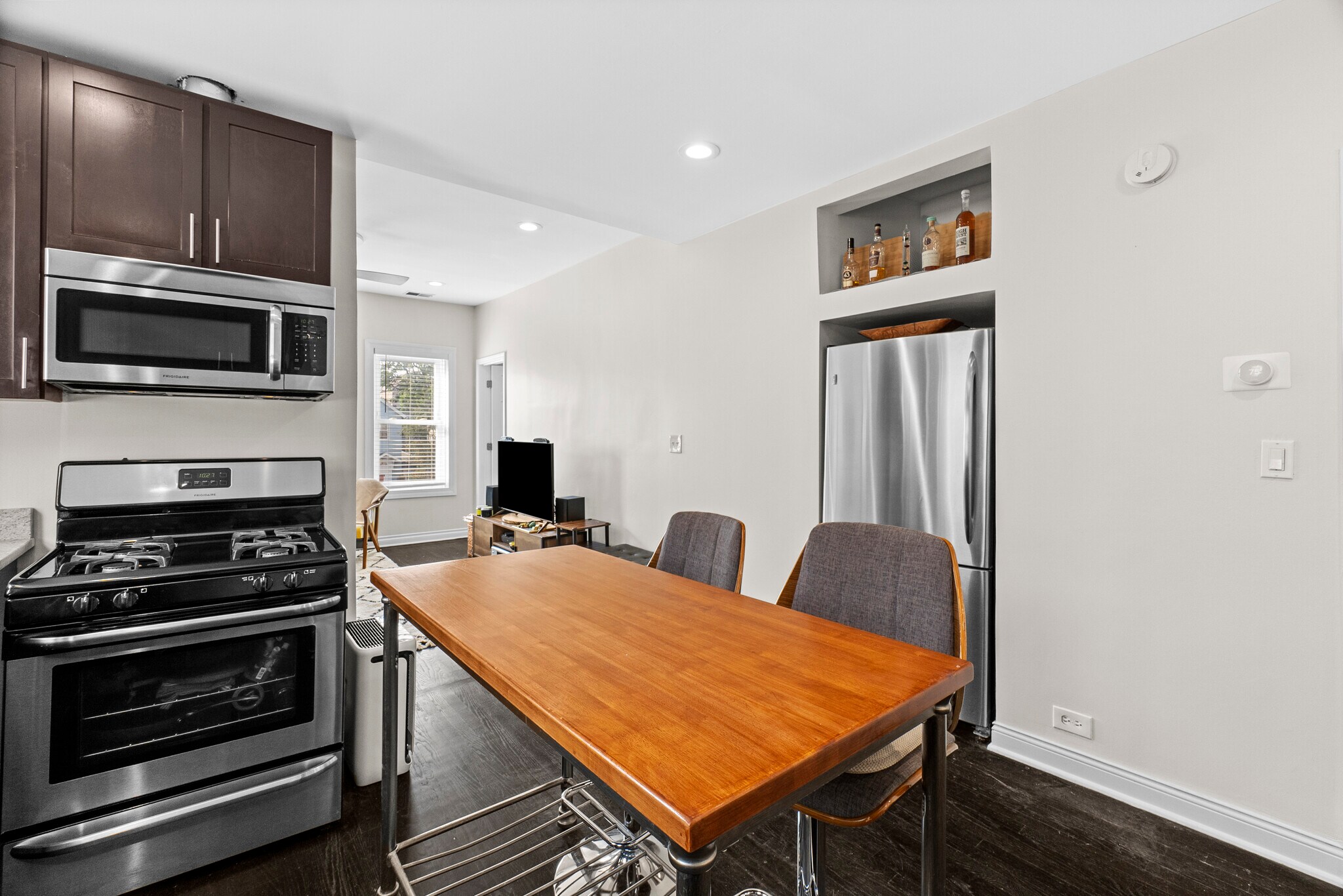 Building Photo - 2338 W 18th Pl