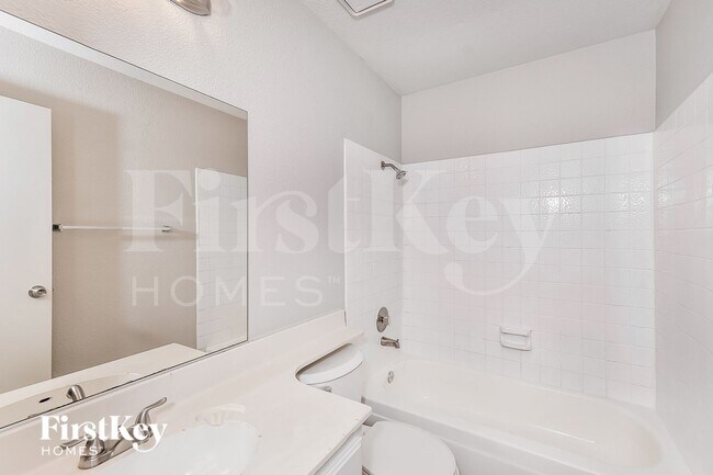 Building Photo - 2359 Los Feliz St