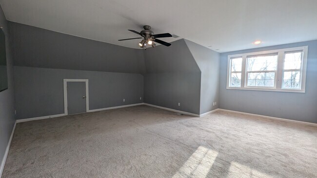 Building Photo - 450 NW Pacific Grove Dr