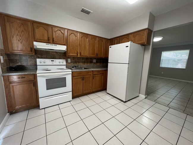 Primary Photo - 1611 Johnson St