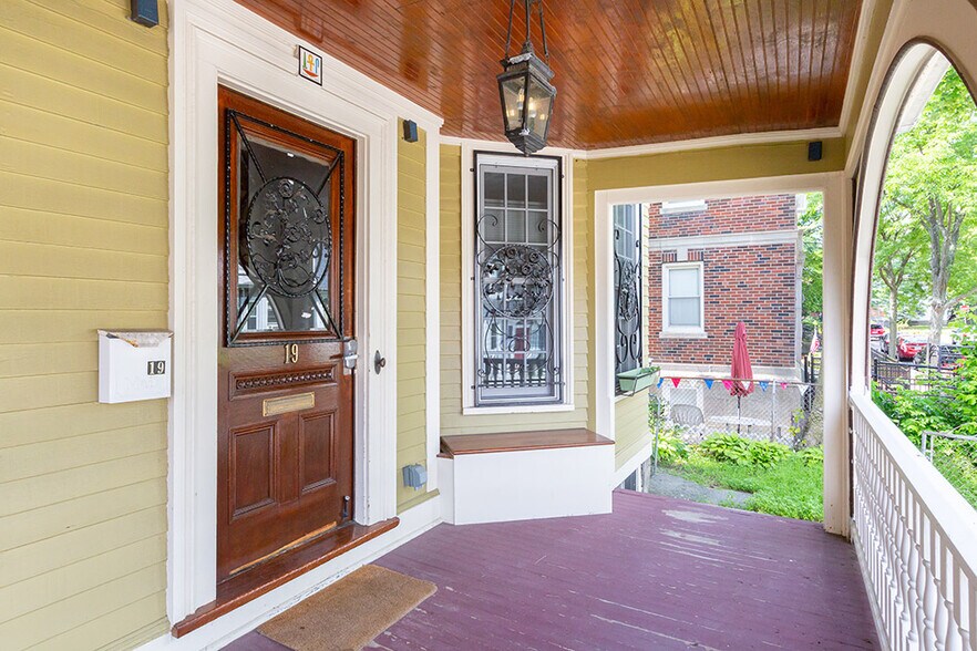 Building Photo - 19 Alaska St