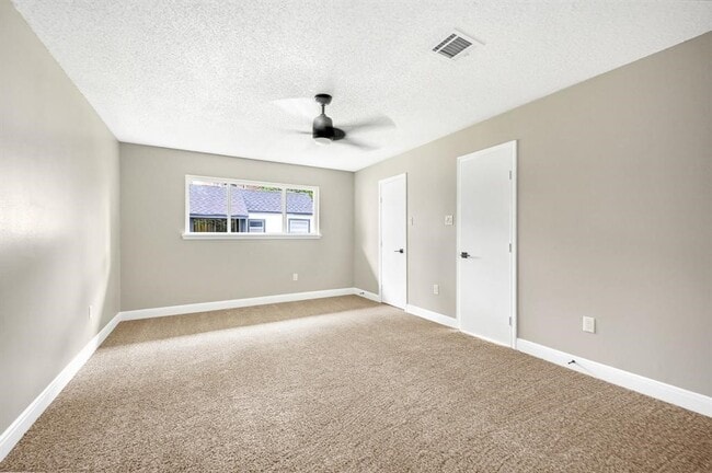 Building Photo - 5730 Old Lodge Dr