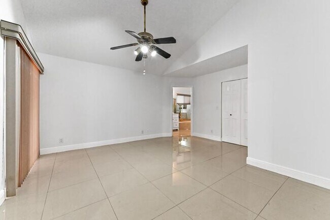 Building Photo - 5421 Helene Cir