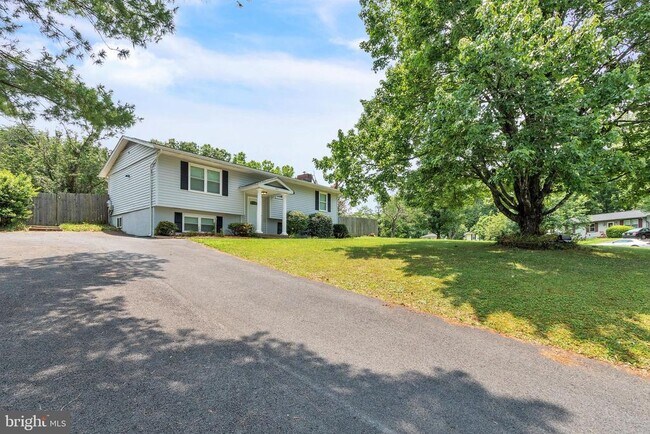 Building Photo - 311 Oakridge Dr