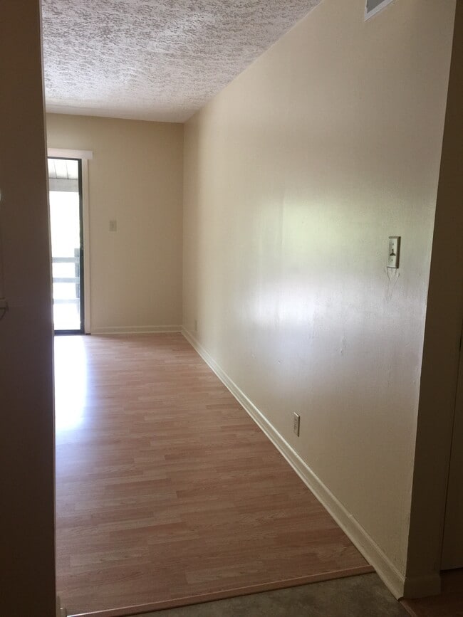 Building Photo - Robinwood Apartments