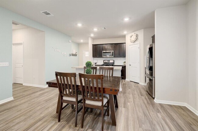 Building Photo - 200 Arrowhead Vine St