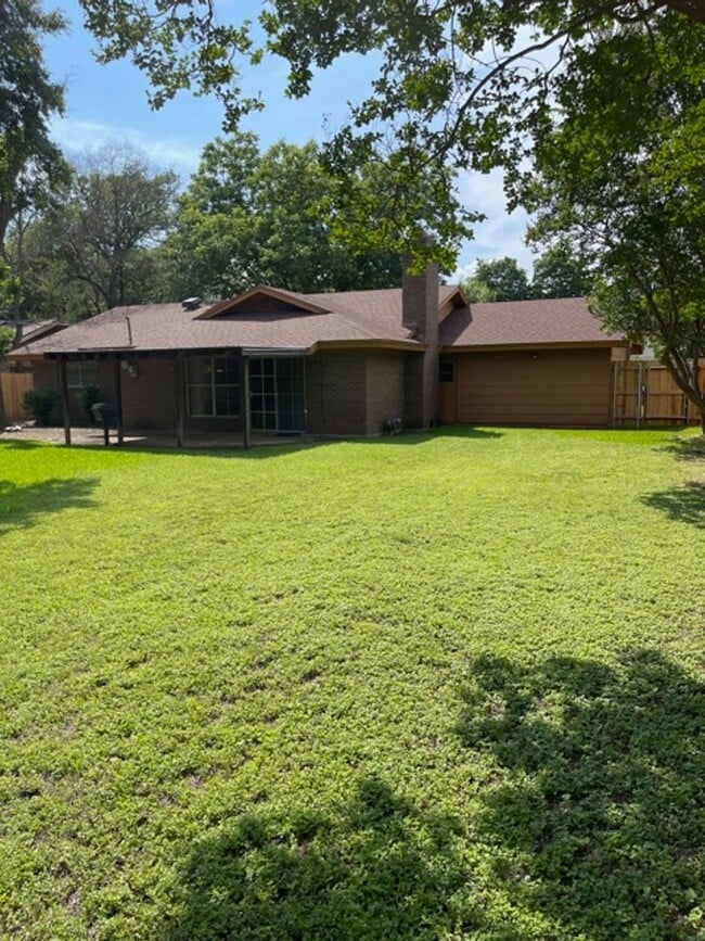 Building Photo - 5412 Lake Crest Dr