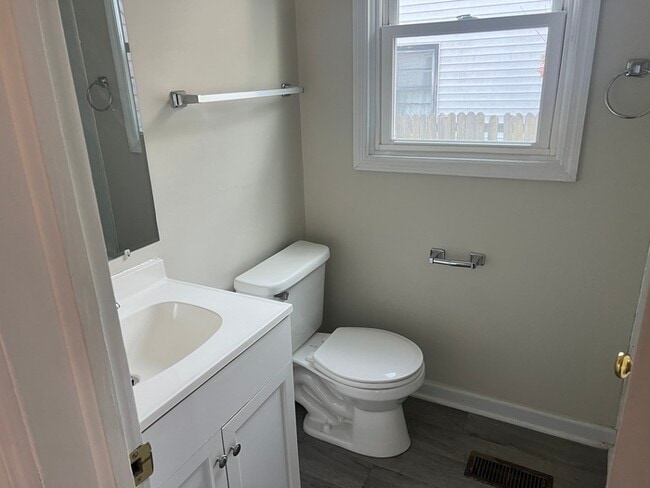 Building Photo - 901 Carolina St