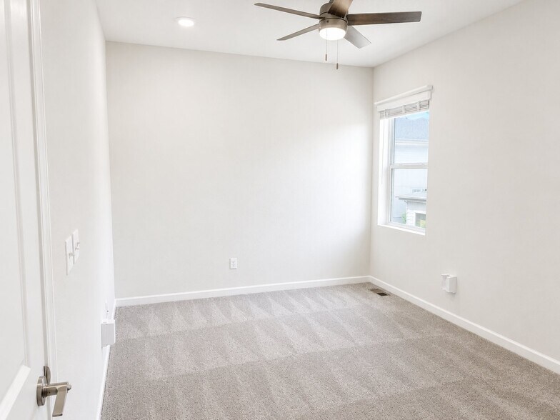 Building Photo - 8054 Sterling Ranch Ave