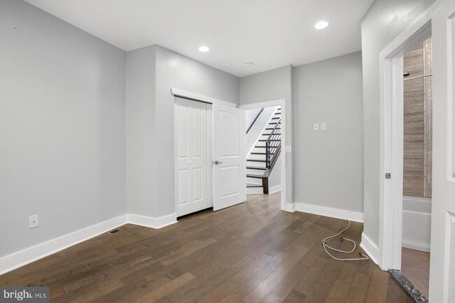 Building Photo - 2512 Frankford Ave