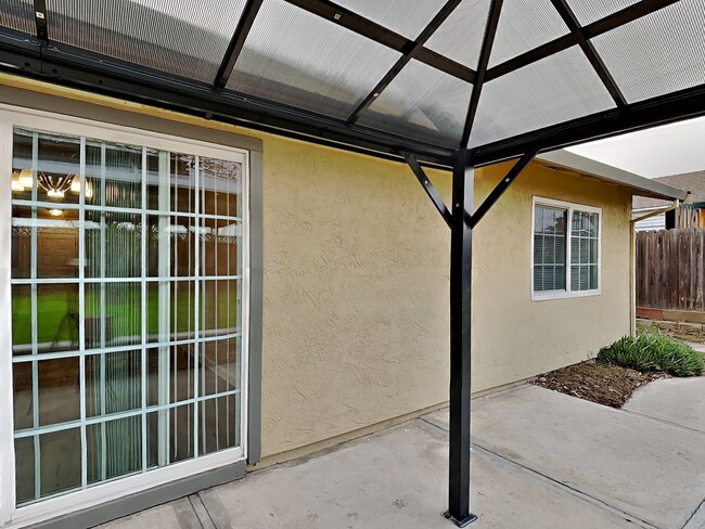 Building Photo - Freshly Remodeled 4/2 House in Oakley Available Now!