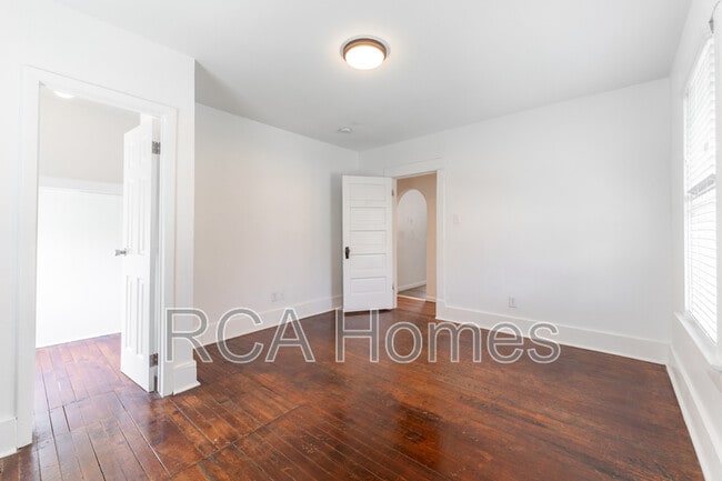 Building Photo - 3005 Ruckle St
