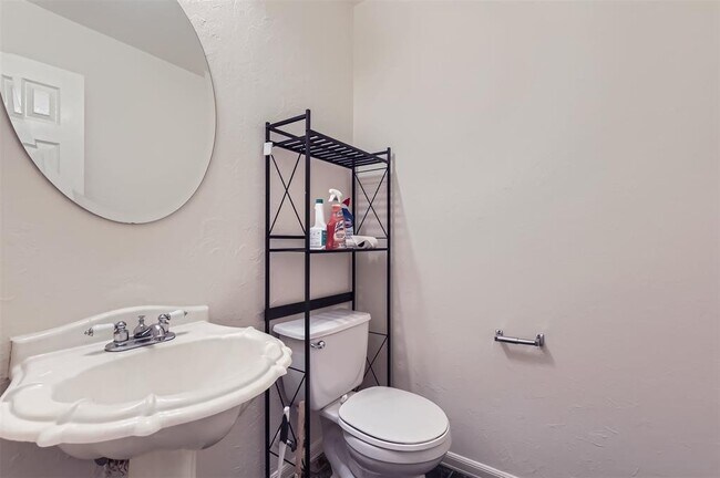 Building Photo - 3001 Rainy River Dr