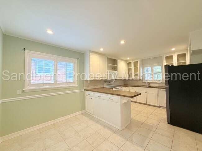 Building Photo - 3737 E 37th Pl