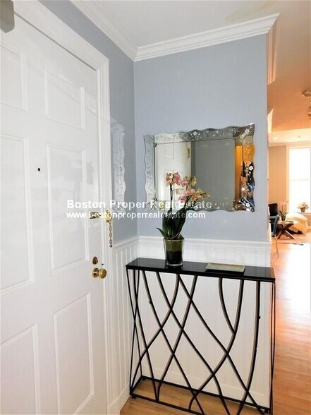 Building Photo - 416 Marlborough St