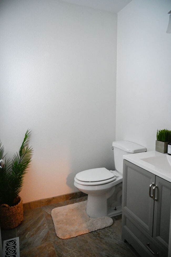 Building Photo - Little Dipper Avenue