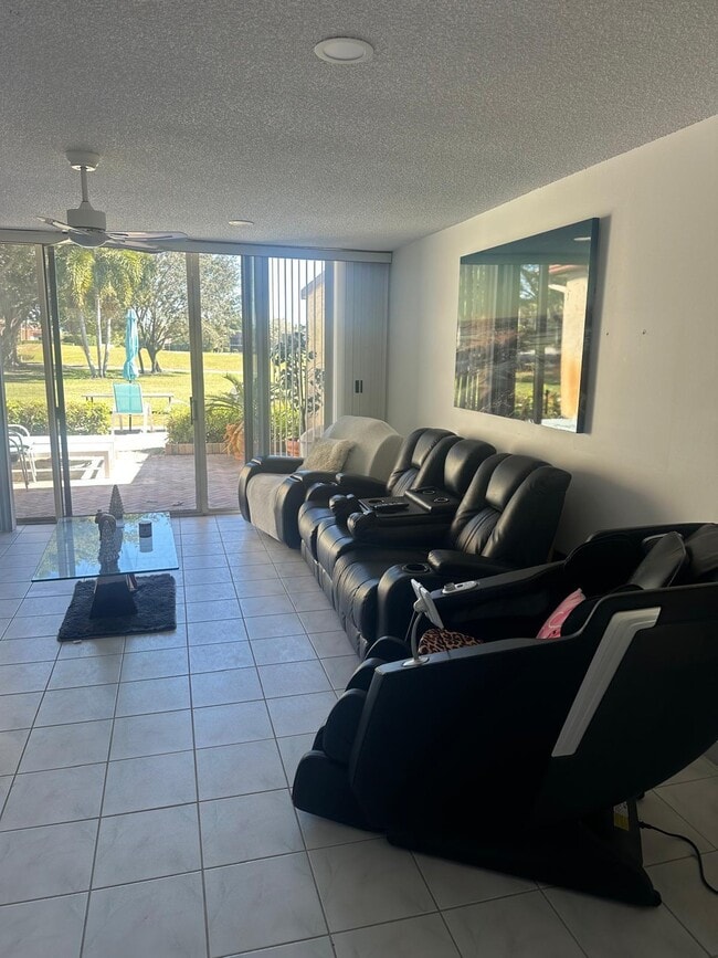 Building Photo - 4557 Luxemburg Ct