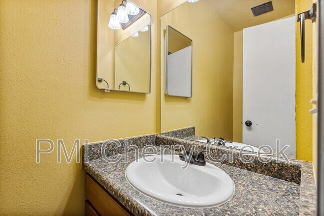 Building Photo - 11634 E Bayaud Dr