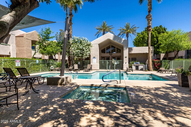 Building Photo - 1295 N Ash St