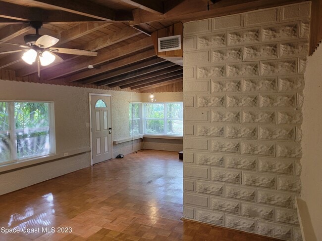 Building Photo - 874 Spiller St