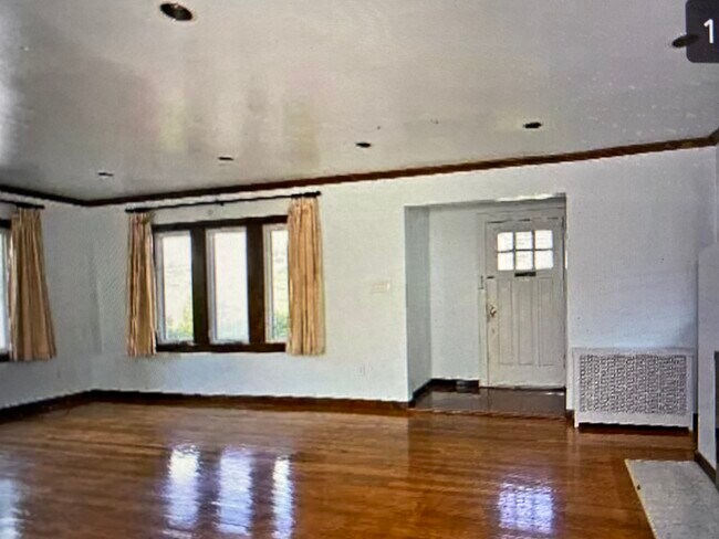 Building Photo - 58 Hicks Ln