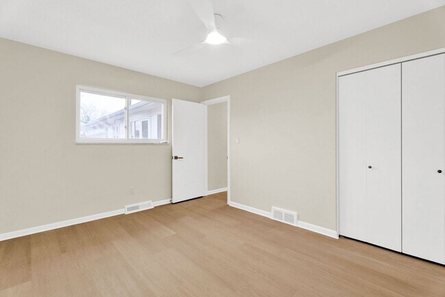 Building Photo - 3BD | 3BTH - NEWLY RENOVATED - ON SYLVAN LAKE