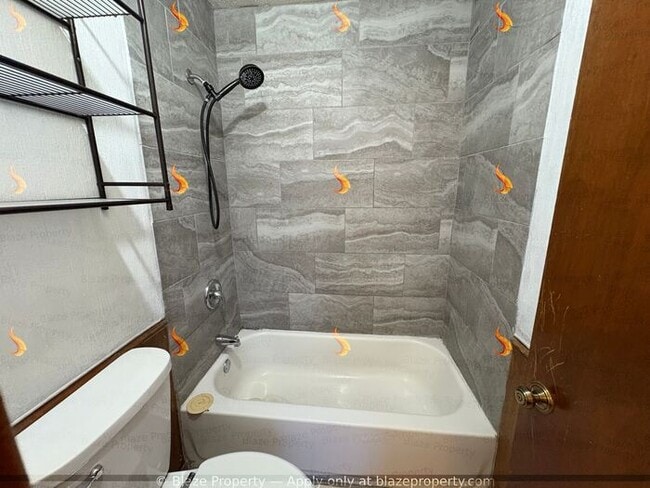 Building Photo - Charming 3 Bed, 2 Bath Home with Garage & ...