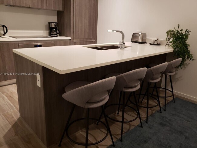 Building Photo - 801 S Miami Ave