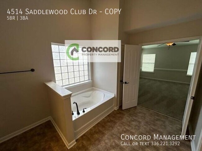Building Photo - 4514 Saddlewood Club Dr