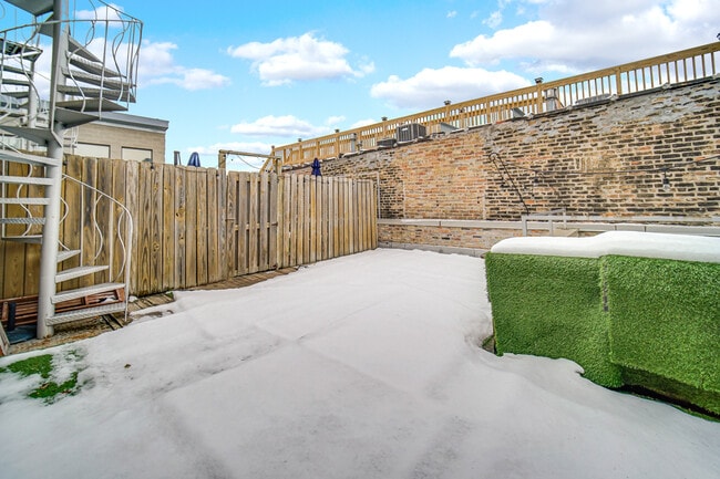 Building Photo - 1424 W Grand Ave