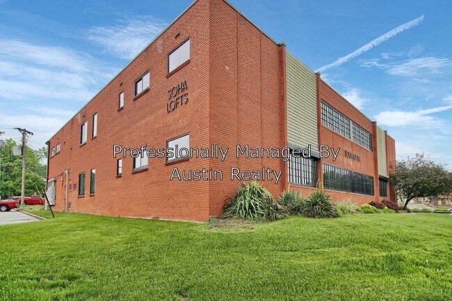 Building Photo - 4650 Hampton Ave