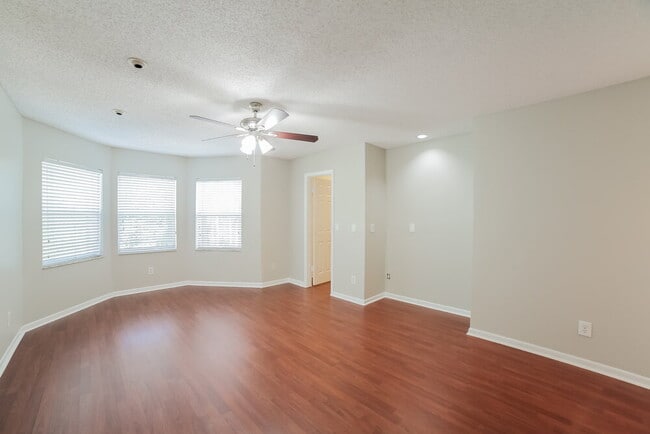 Building Photo - 228 La Costa Way