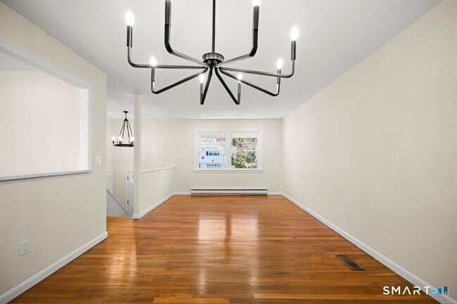 Building Photo - 25 Greenview Dr
